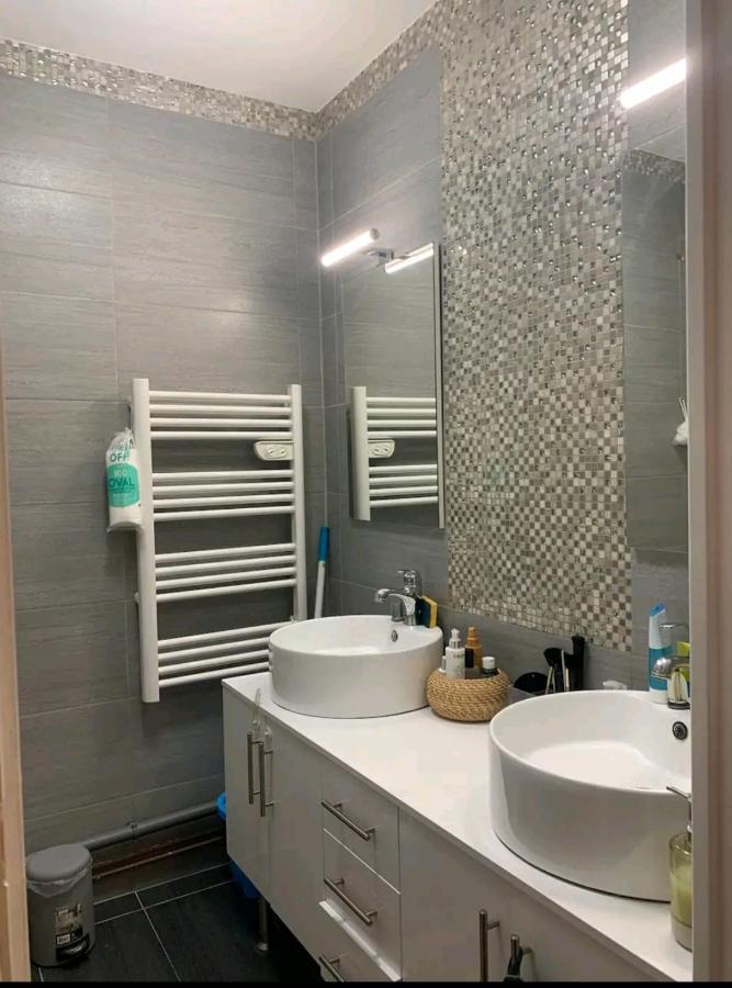 Massi'Z Apartment เนอยี-ซูร์-มาร์น ภายนอก รูปภาพ