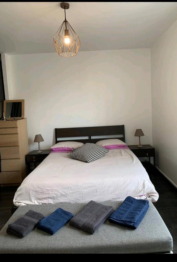 Massi'Z Apartment เนอยี-ซูร์-มาร์น ภายนอก รูปภาพ